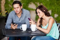 Ha a mobilra van időd, legyen a párodra is! A kép forrása: Pinterest